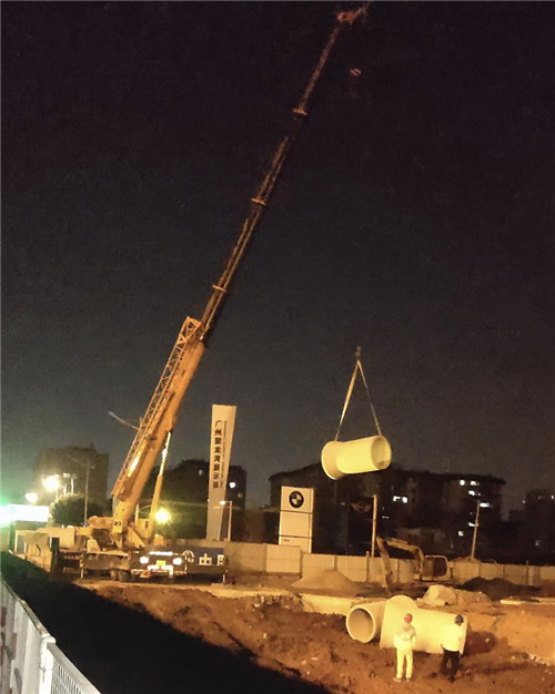 望谟县“弯臂矫正”—— 吊车的 “形变补偿” 技术