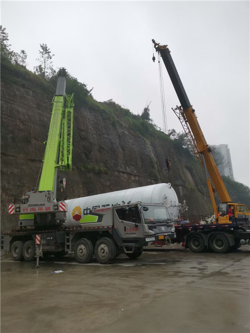 望谟县“不怕风雨冻”—— 吊车的 “恶劣环境适应” 技术